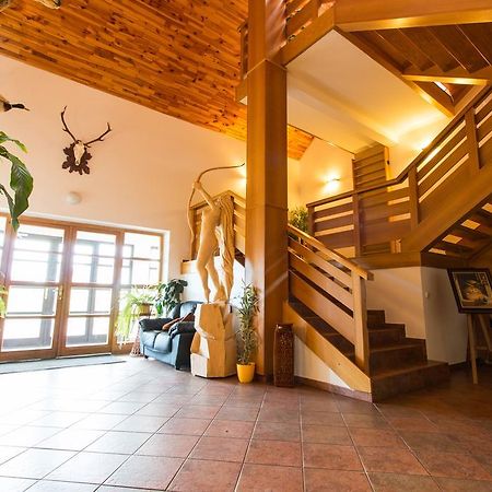 Orlik Rejviz Hotel Eksteriør billede