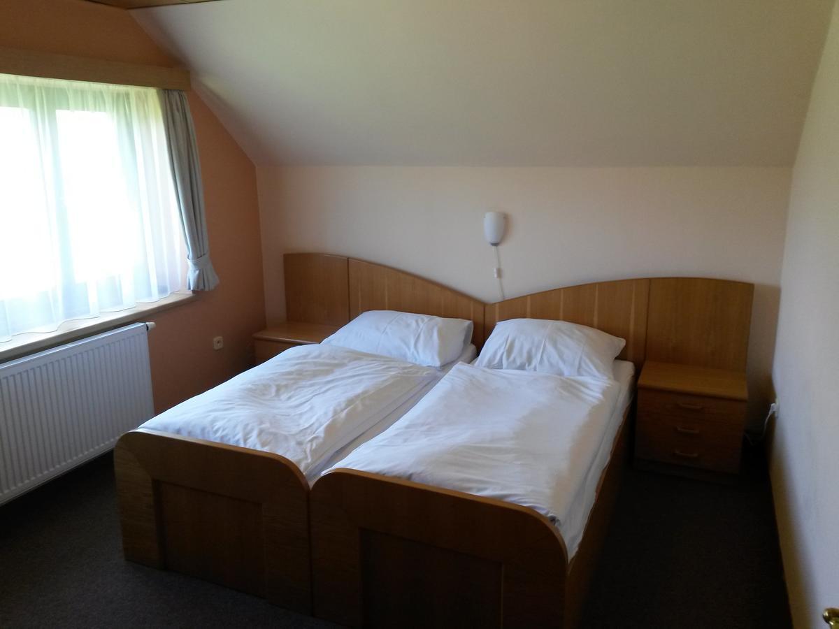 Orlik Rejviz Hotel Eksteriør billede